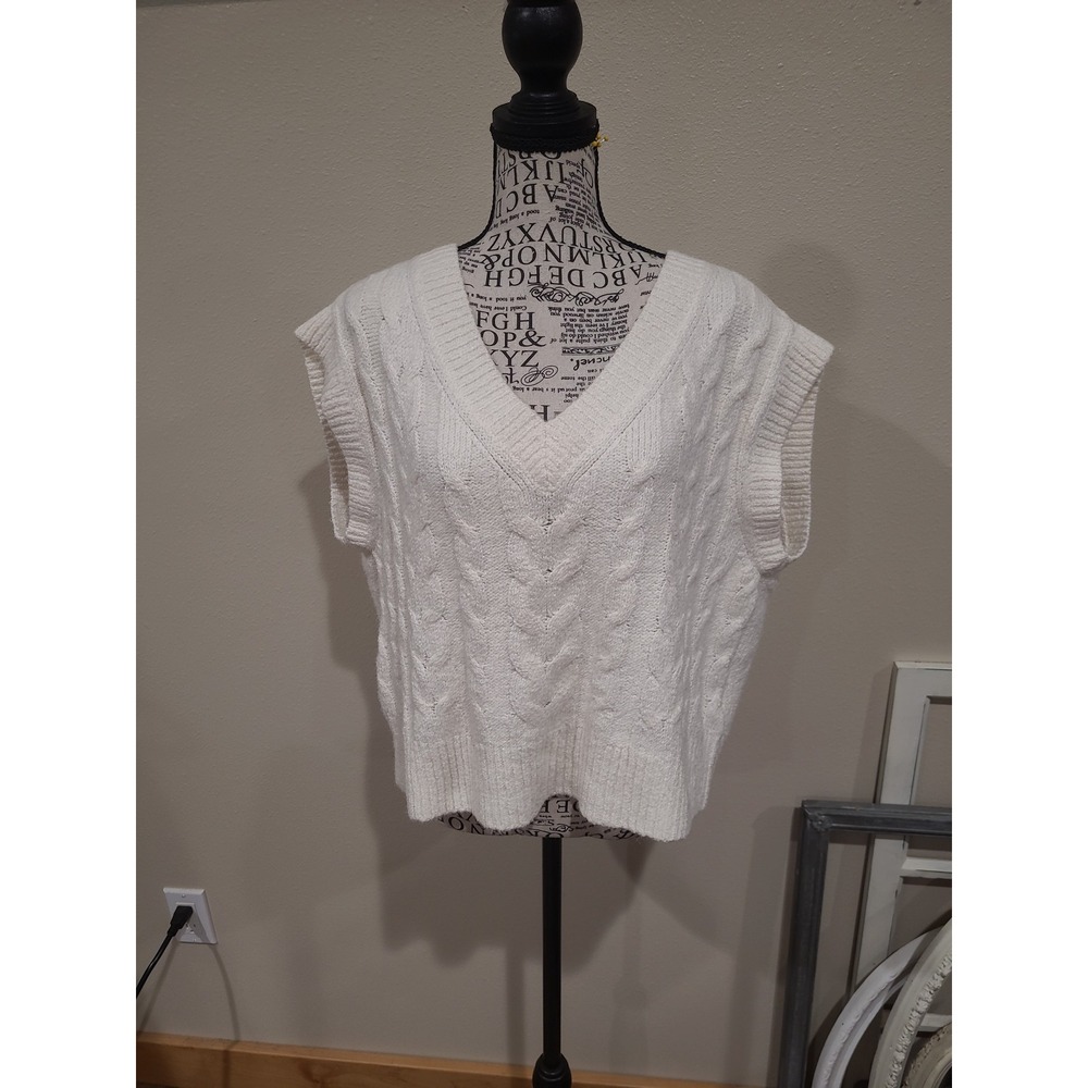 Old Navy Women SZ M Ivory cable knit layering vest‎ boxy oversized academia prep